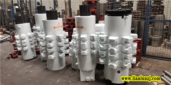 重型刮板输送机55ZE1701链轮轴组故障原因分析